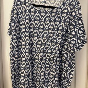 Old Navy Navy and White Geometric Short Sleeve TShirt- Boyfriend fit
